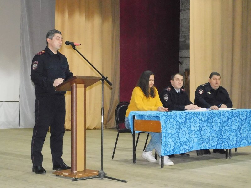Участковые уполномоченные полиции провели отчет перед населением Степновского муниципального округа